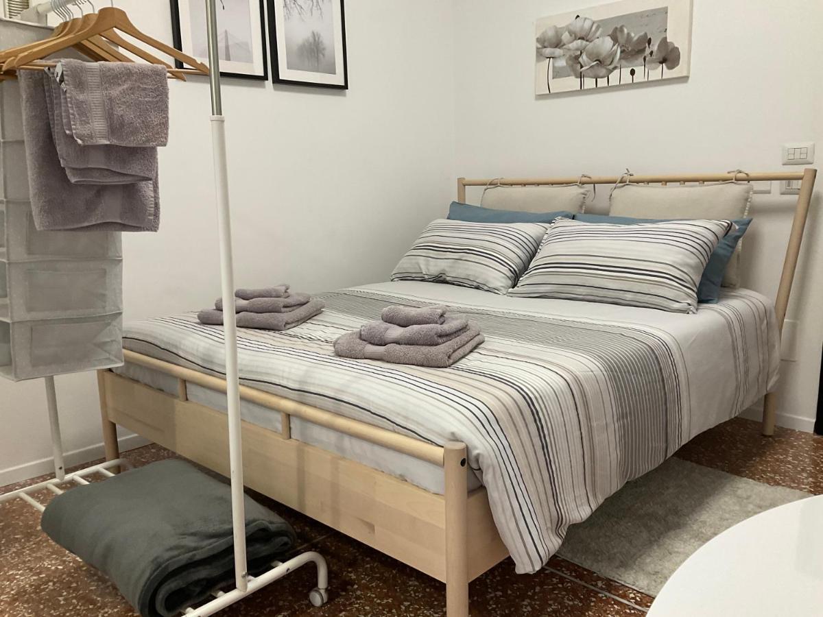 Studio 25 Apartment - Near Metro M3 Milánó Kültér fotó