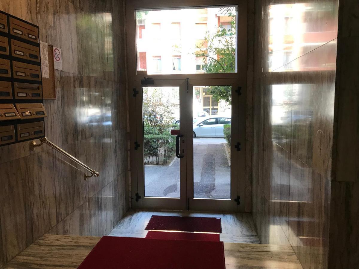 Studio 25 Apartment - Near Metro M3 Milánó Kültér fotó